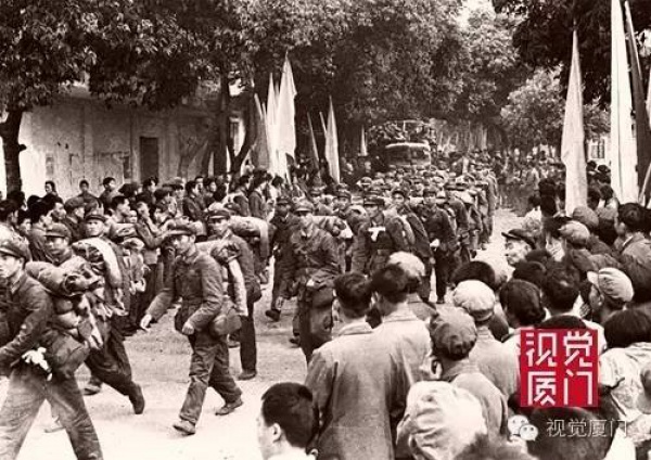 1949年的今天廈門解放，實拍國民黨黯然離別廈門的情景