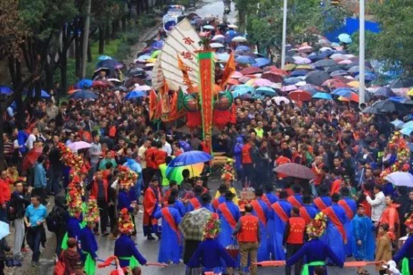 【多圖】震撼！國家非遺“送王船”在海滄鐘山舉行！大雨也澆不滅海滄人的熱情?。?！