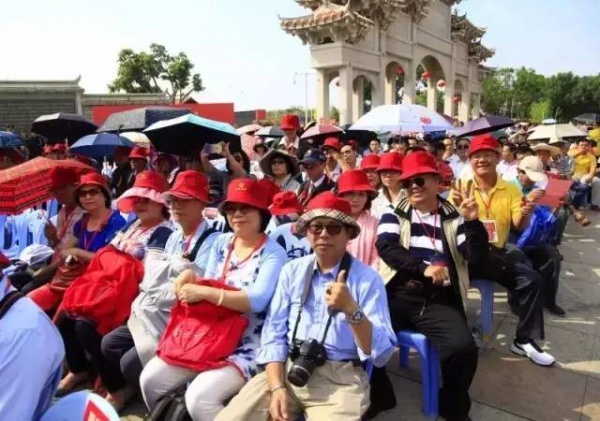 海滄又出名了！昨天幾千人在青礁慈濟祖宮同時做這事，轟動整個廈門！