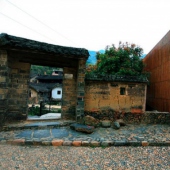 平和橋上書(shū)屋