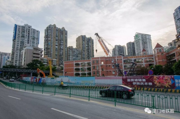 鎮(zhèn)海路、中山公園、將軍祠，3個地鐵站點出入口施工進度